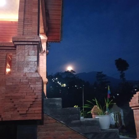 Villa Pringgitan タワンマング エクステリア 写真